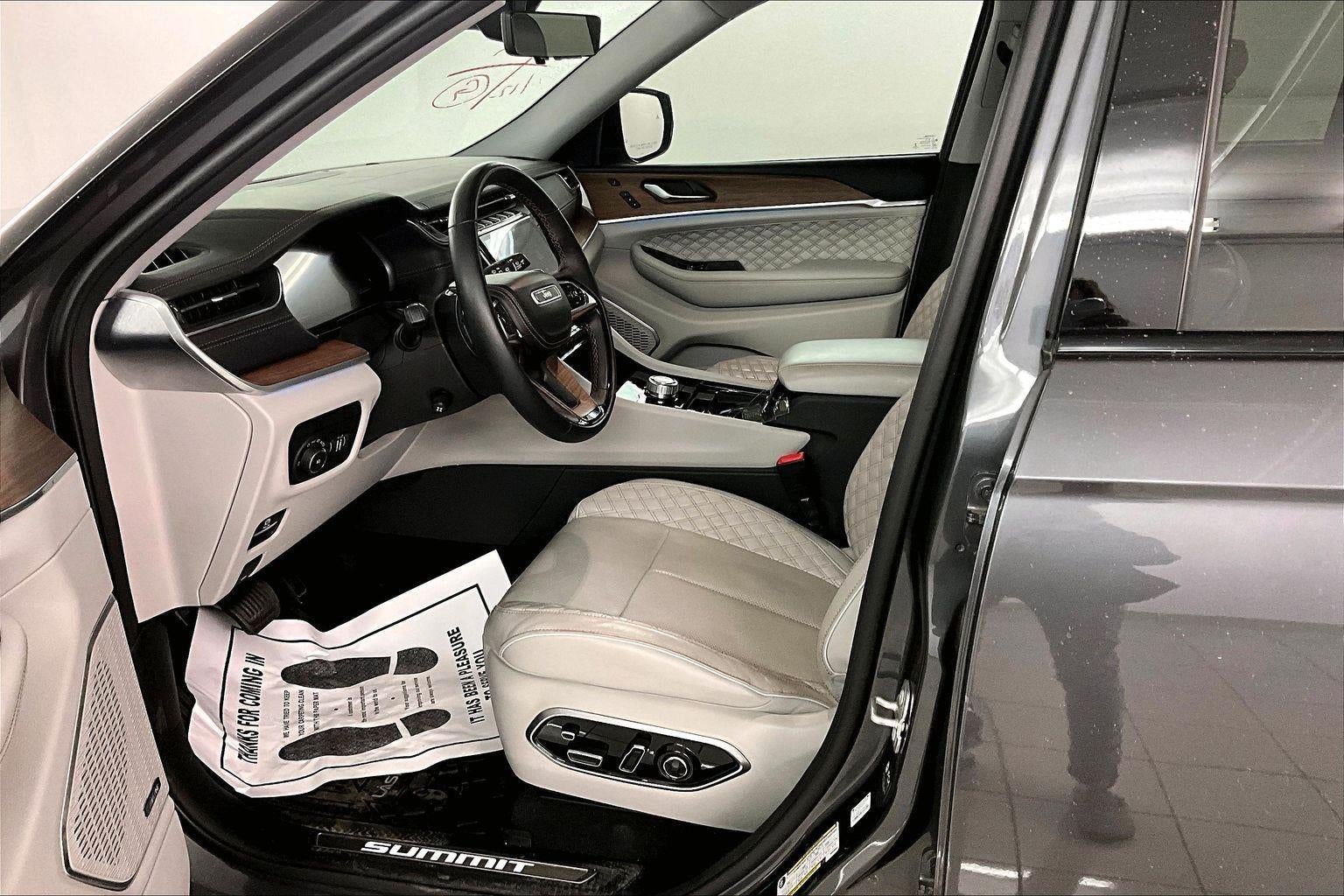 2022 Jeep Grand Cherokee Summit